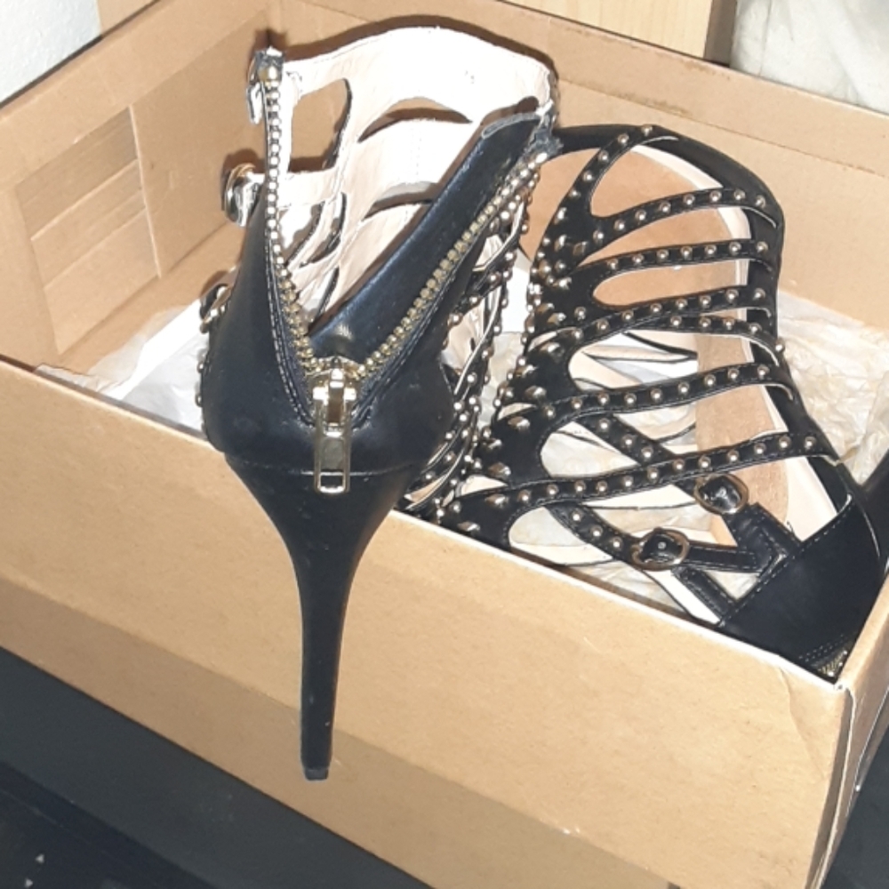 Shoe - Picture 3 of 4